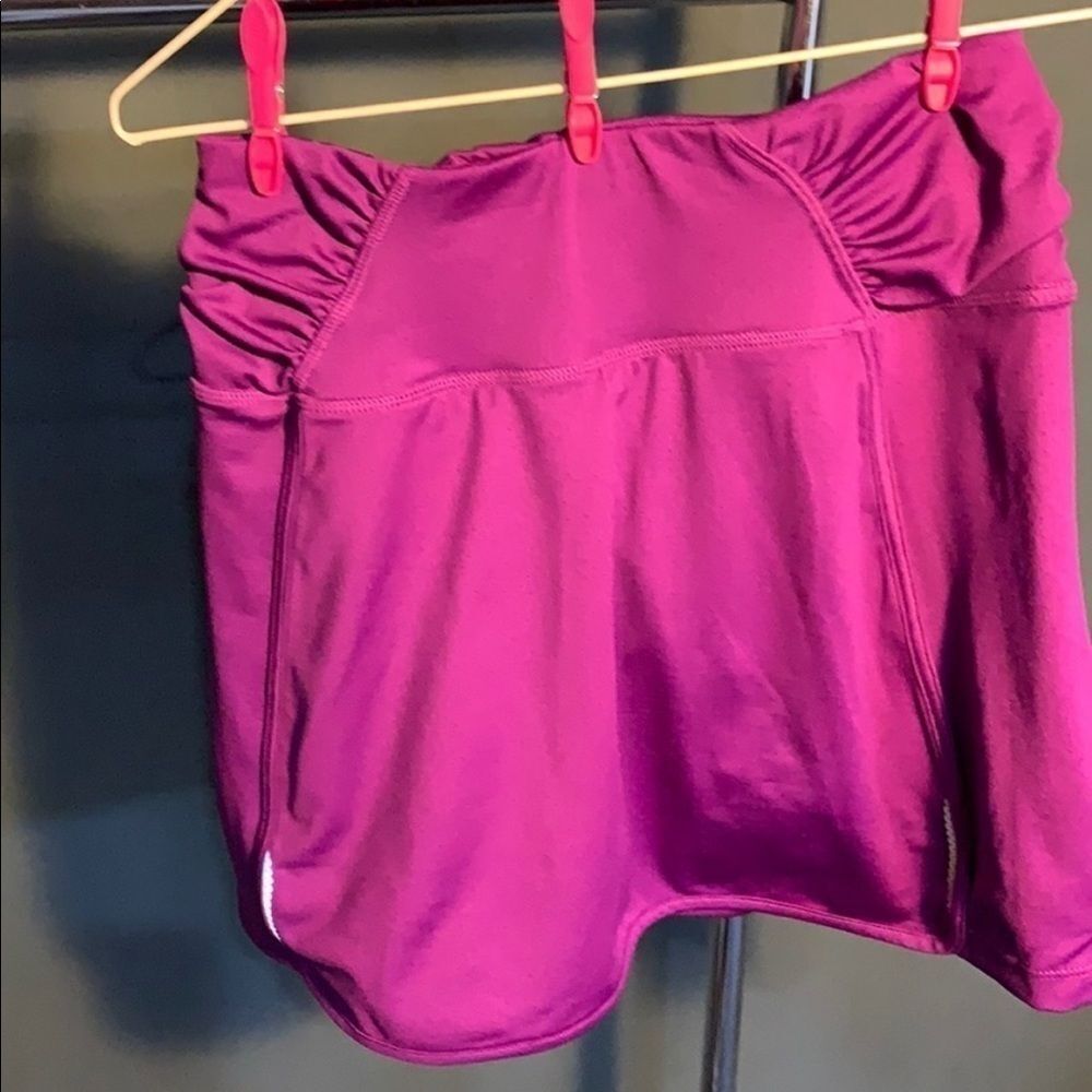 W64- Athleta active skirt, magenta size S